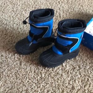 Snow boots